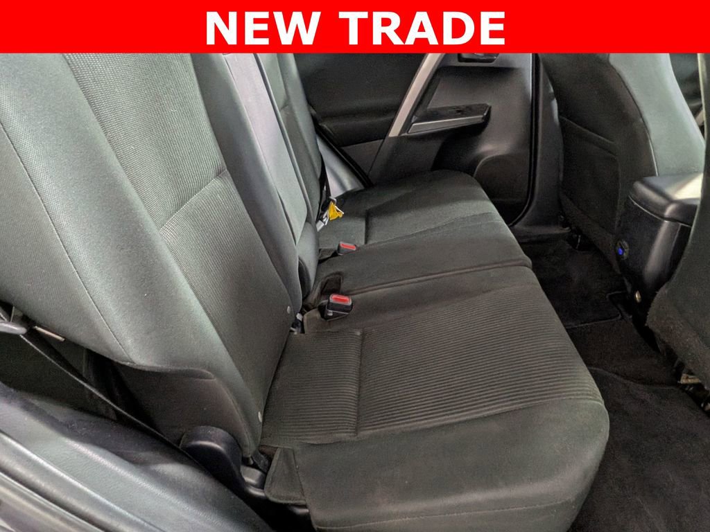 Used 2018 Toyota RAV4 LE FWD image 26