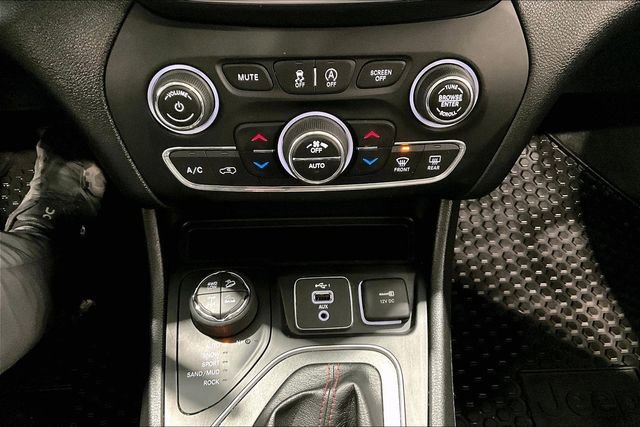 Used 2021 Jeep Cherokee Trailhawk w/ Sun & Sound Group image 16