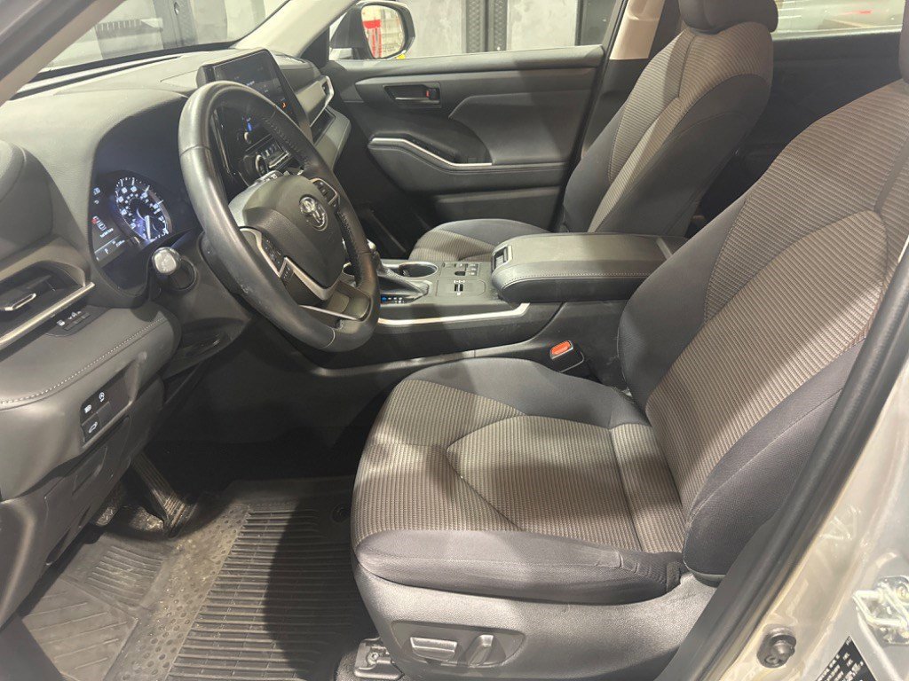 Used 2023 Toyota Highlander LE image 39