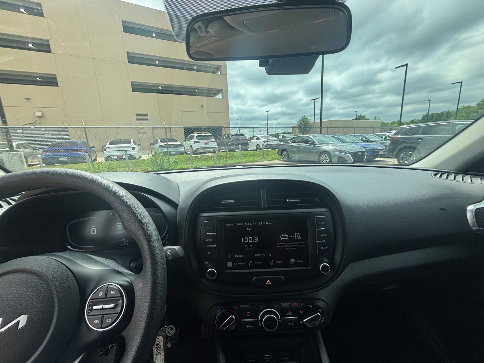 Used 2025 Kia Soul LX w/ LX Technology Package FWD image 31