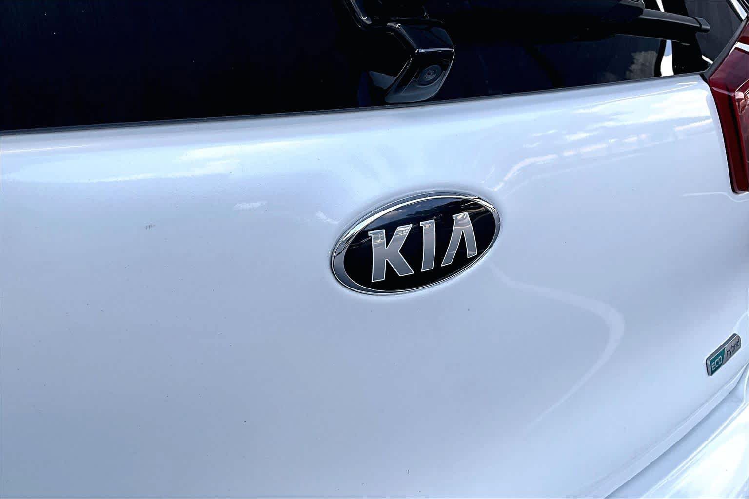 Used 2020 Kia Niro Touring FWD image 31