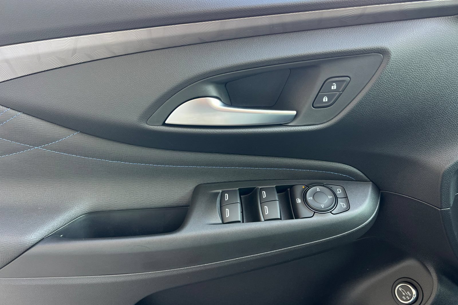 New 2026 Buick Envista Sport Touring w/ Convenience I Package FWD image 9