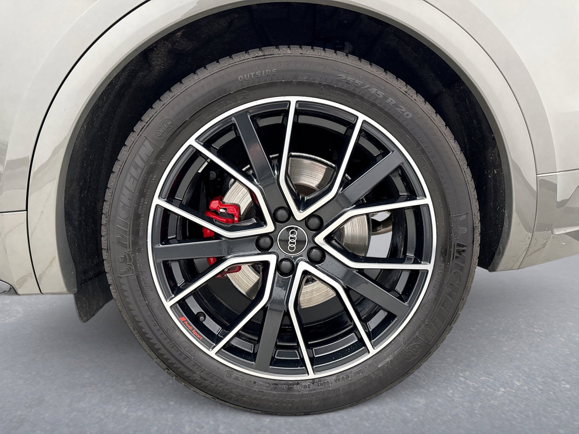 Used 2025 Audi SQ5 Premium Plus w/ Premium Plus Package image 27