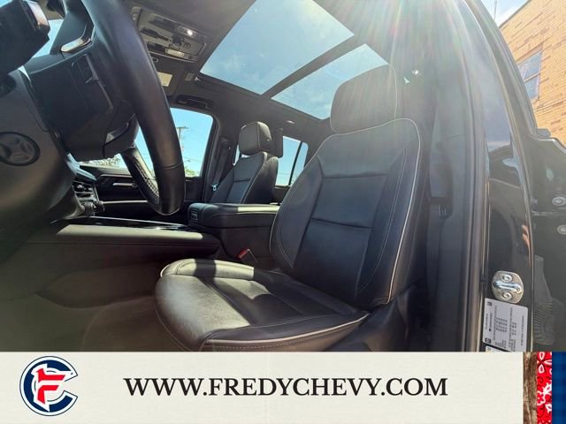 Used 2025 Chevrolet Suburban Premier AWD/4WD image 22