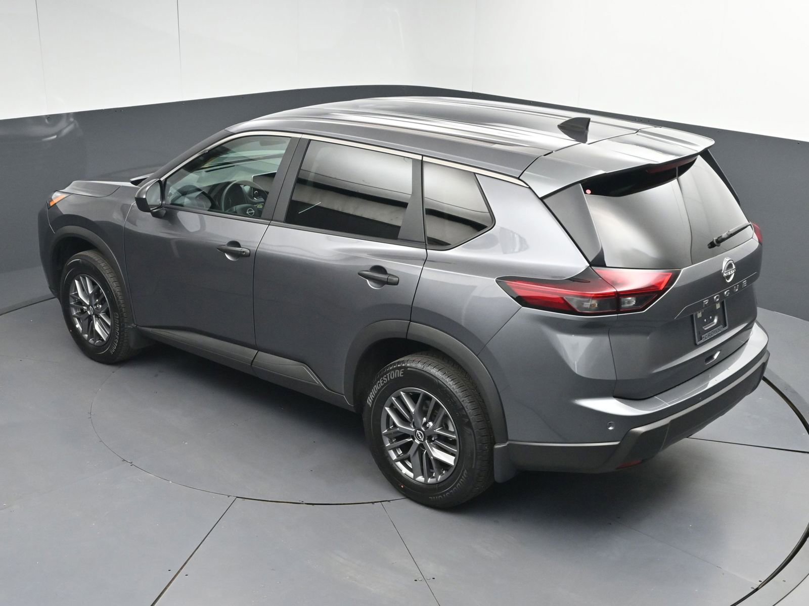 Used 2025 Nissan Rogue S image 33