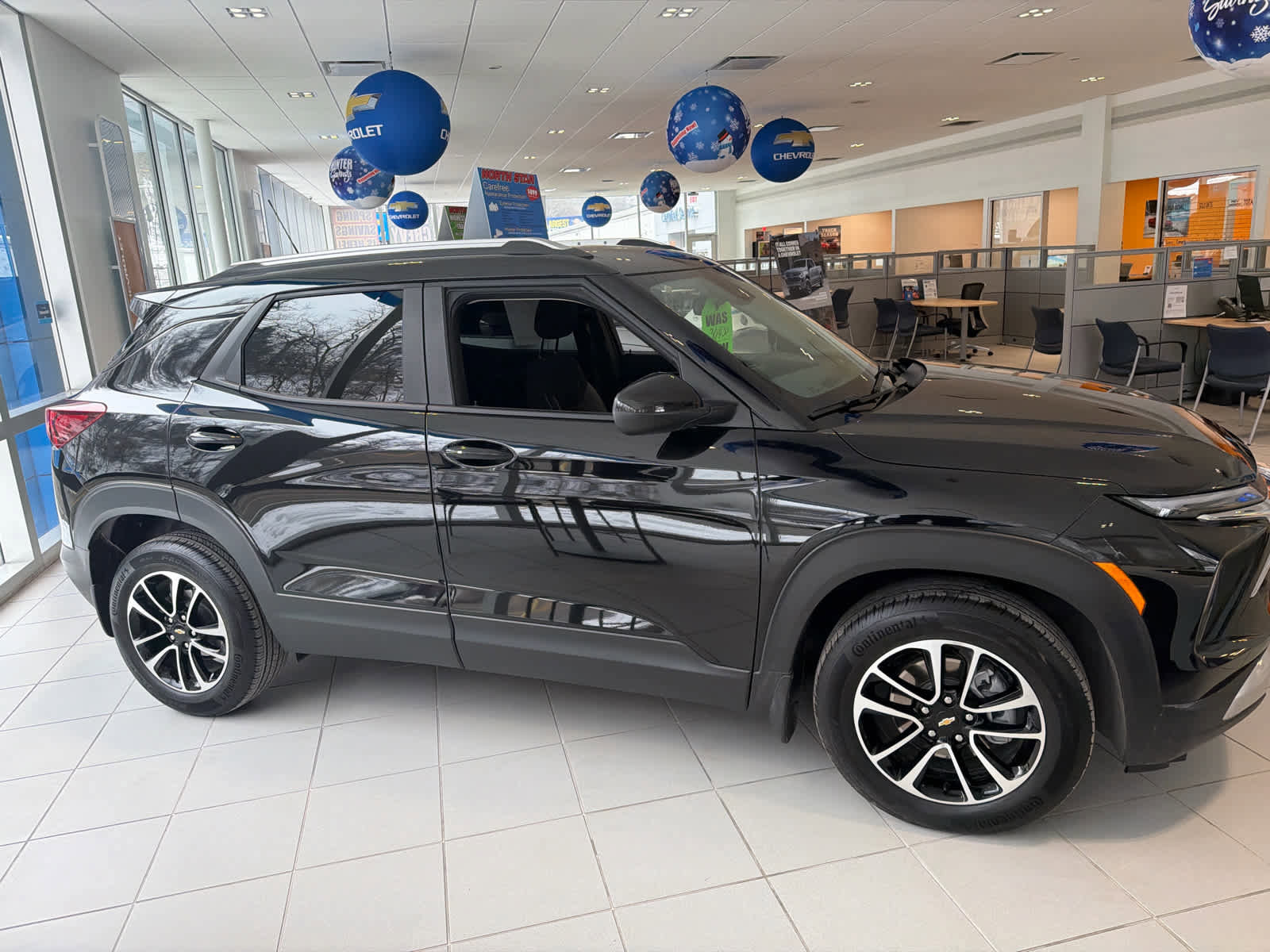 Used 2025 Chevrolet TrailBlazer LT w/ Convenience Package image 3