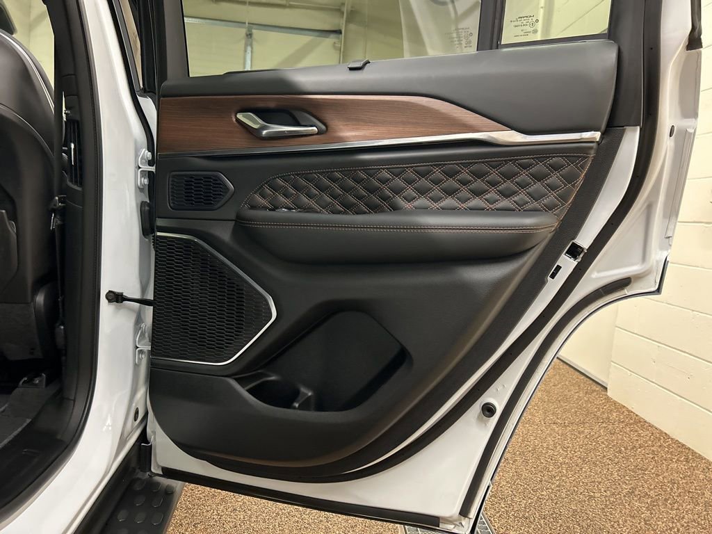 Used 2024 Jeep Grand Cherokee Summit w/ Adv Protech Group IV image 15