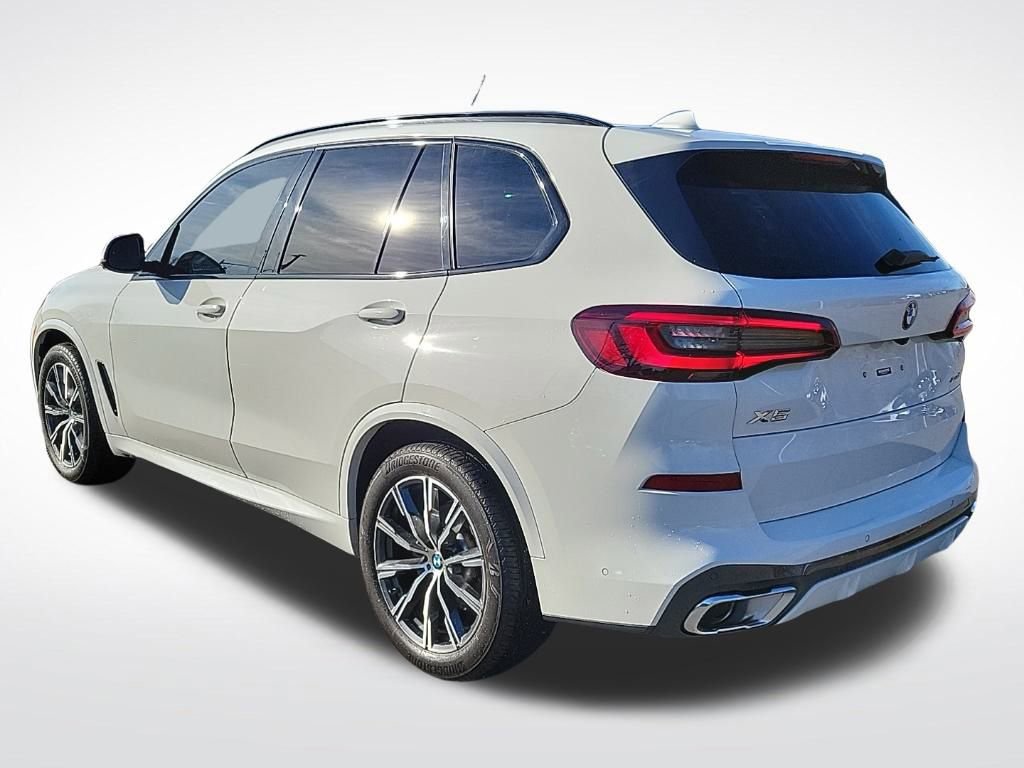 Used 2022 BMW X5 xDrive40i w/ M Sport Package image 3