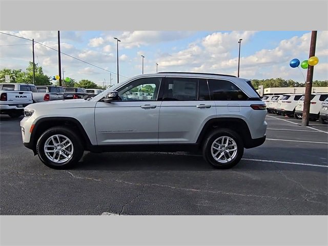 New 2025 Jeep Grand Cherokee Laredo X image 25