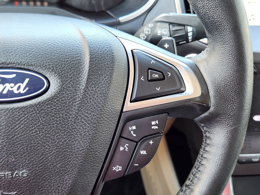 Used 2018 Ford Edge Titanium FWD image 17