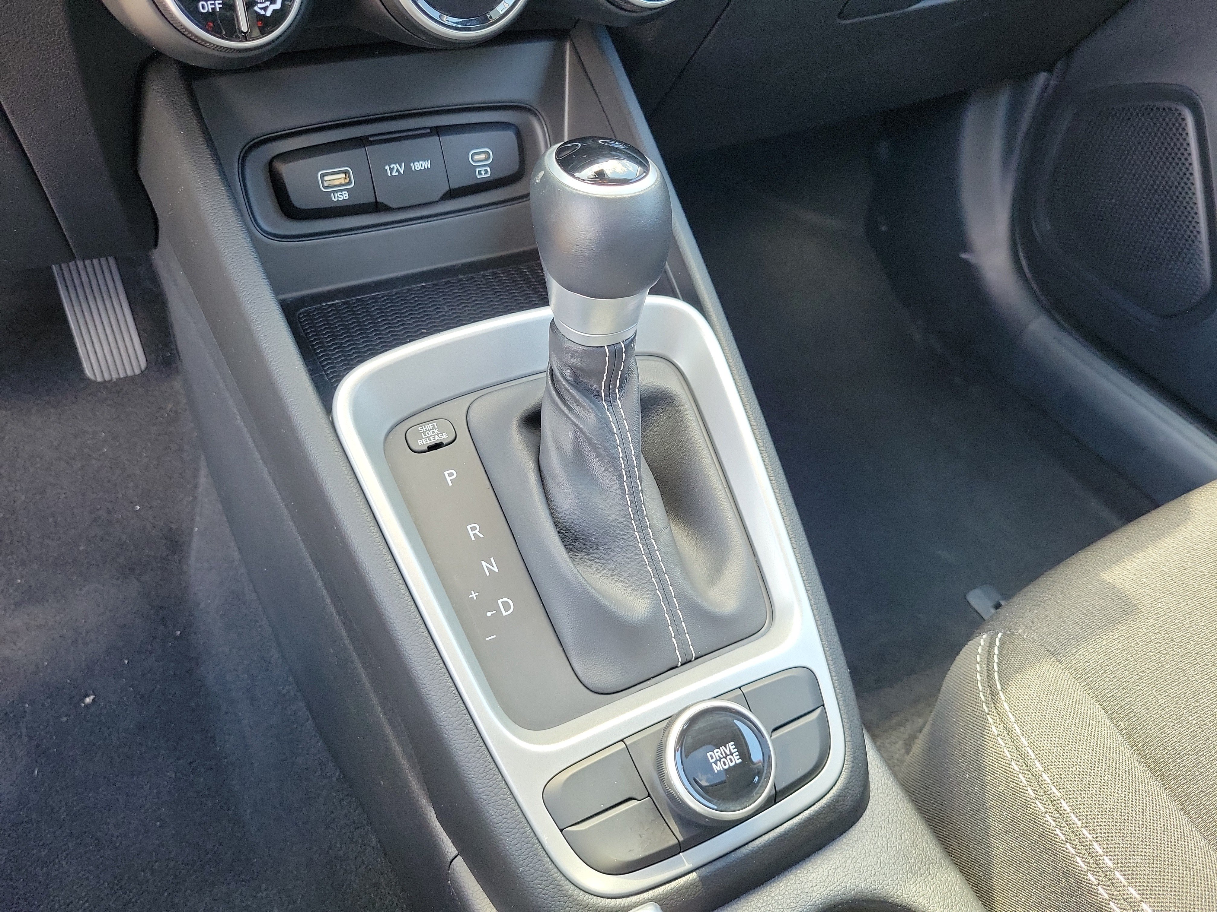 Used 2025 Hyundai Venue SEL FWD image 26