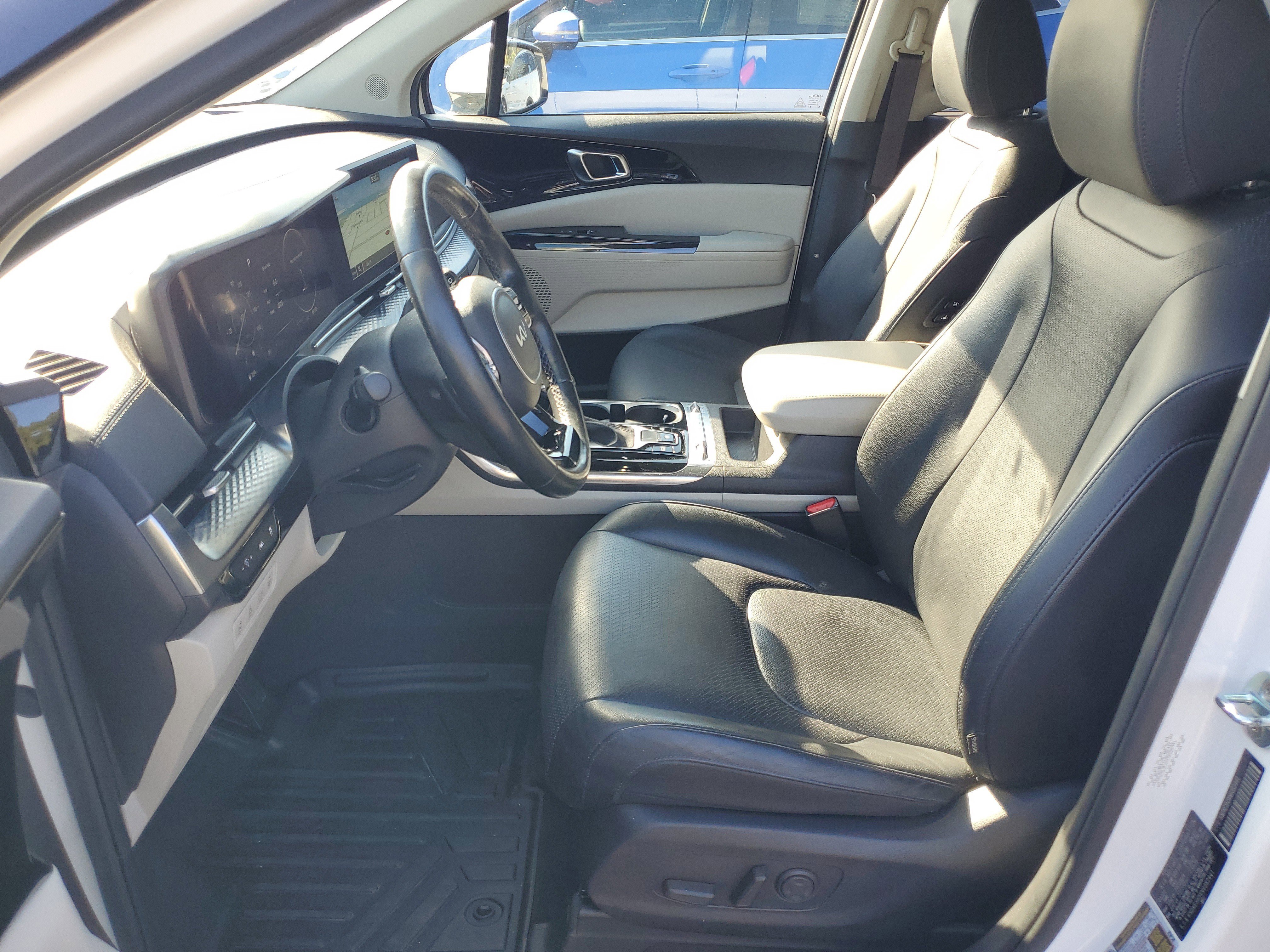 Used 2022 Kia Carnival SX Prestige image 23