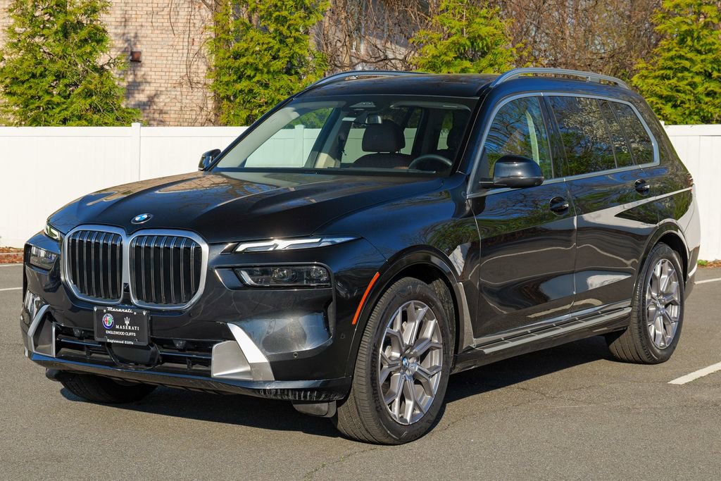 Used 2024 BMW X7 xDrive40i w/ Climate Comfort Package AWD/4WD image 3
