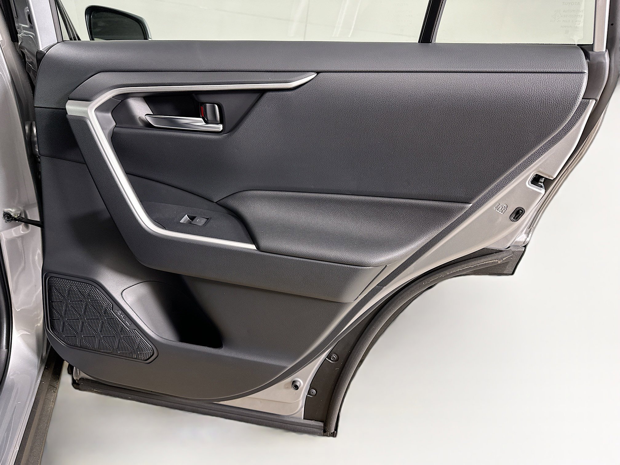 Used 2025 Toyota RAV4 XLE image 28