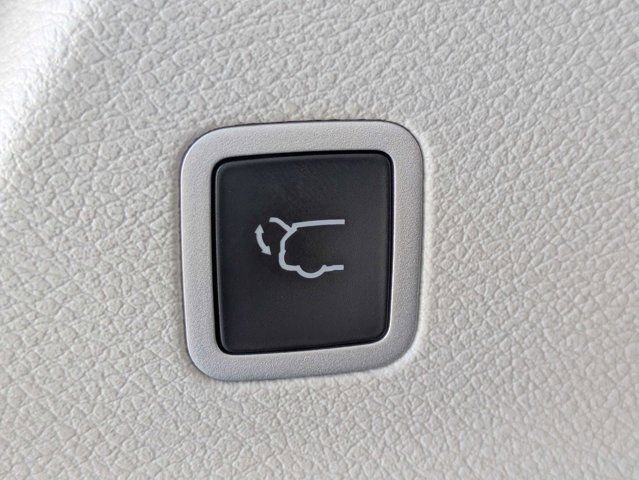 Used 2023 Chrysler Pacifica Limited FWD image 13