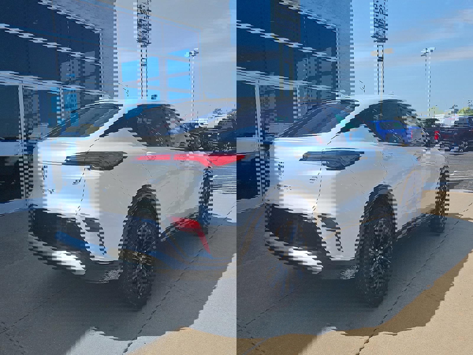 Used 2024 Buick Envista Sport Touring w/ Convenience I Package image 4