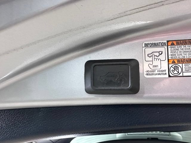 Used 2016 Toyota RAV4 XLE AWD/4WD image 14