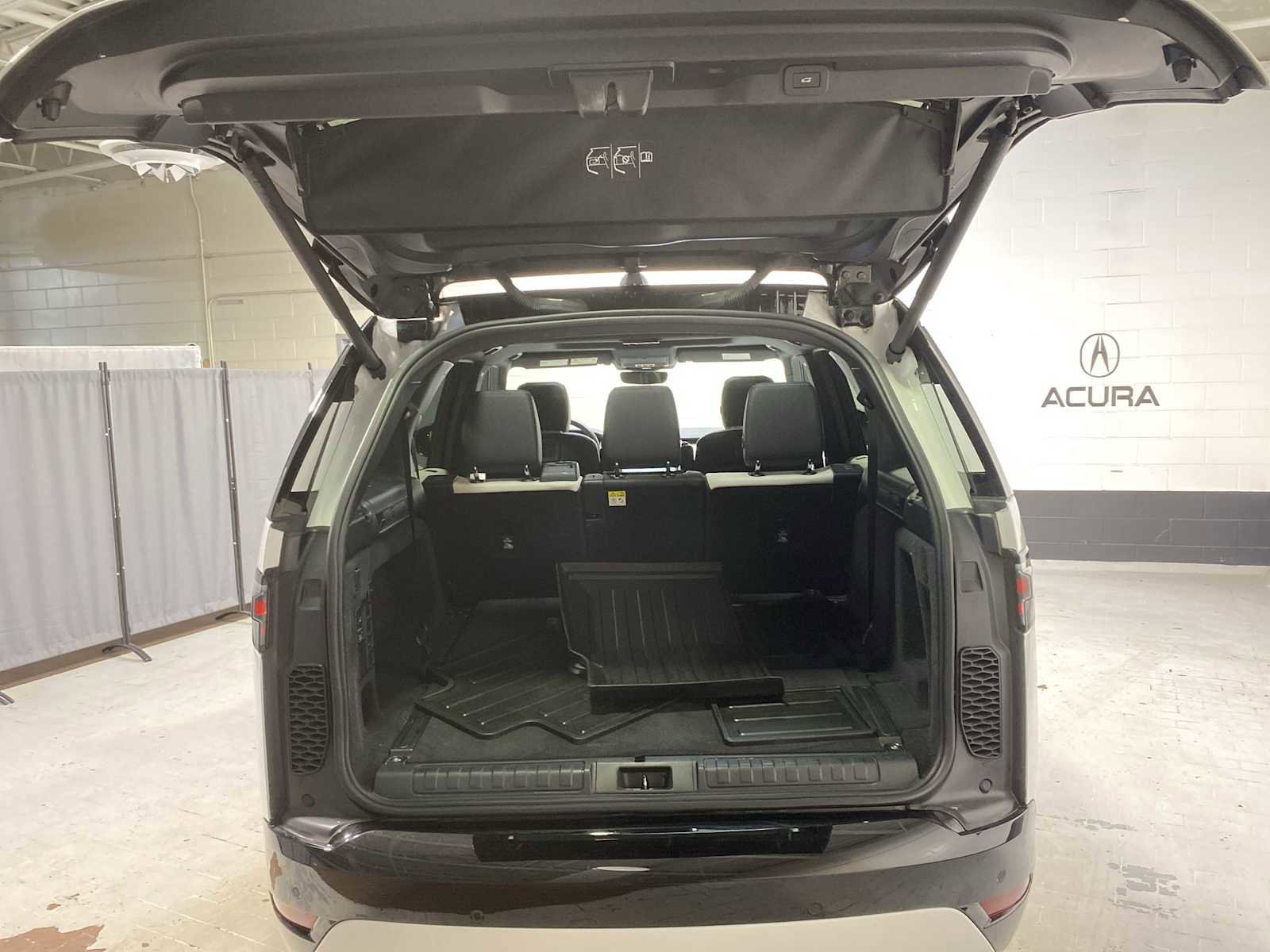 Used 2023 Land Rover Discovery S R-Dynamic AWD/4WD image 19