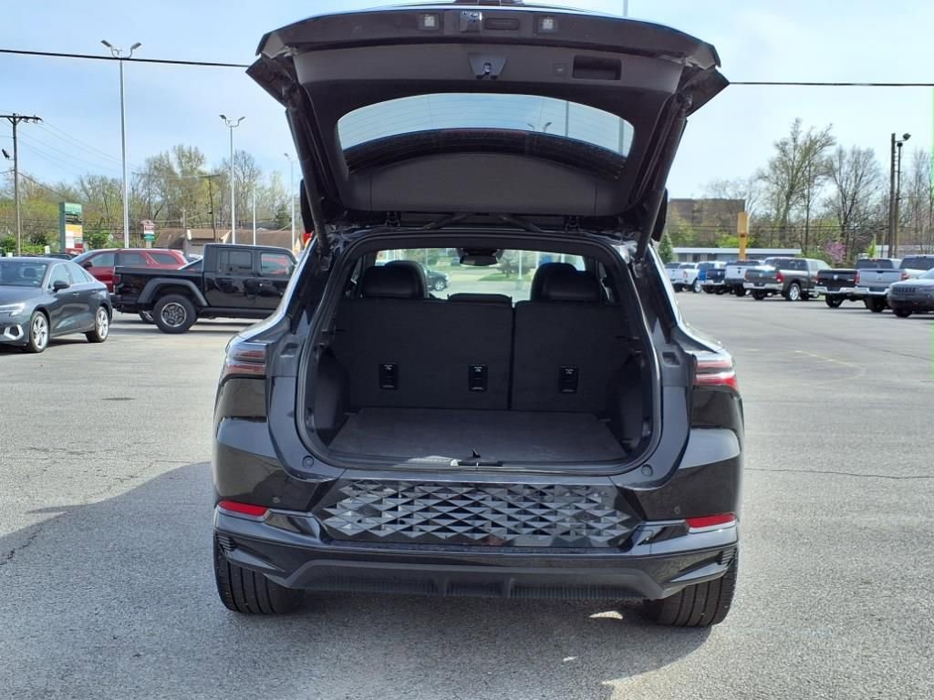 Used 2025 Chevrolet Equinox EV RS FWD image 12