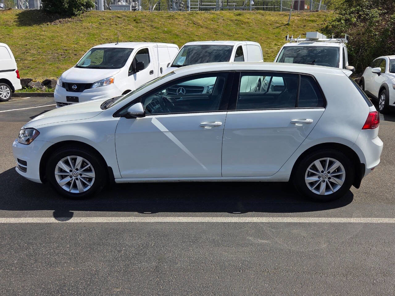 Used 2017 Volkswagen Golf S FWD image 4