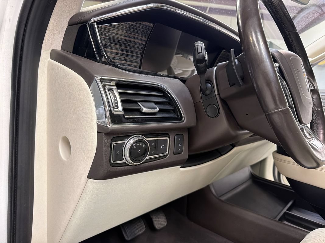 Used 2020 Lincoln Navigator Black Label w/ Cargo Convenience Package AWD/4WD image 31
