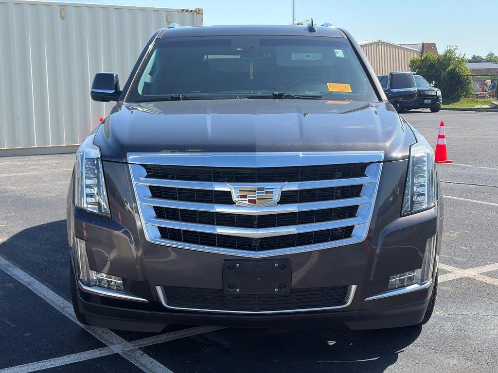 Used 2017 Cadillac Escalade Luxury AWD/4WD image 2