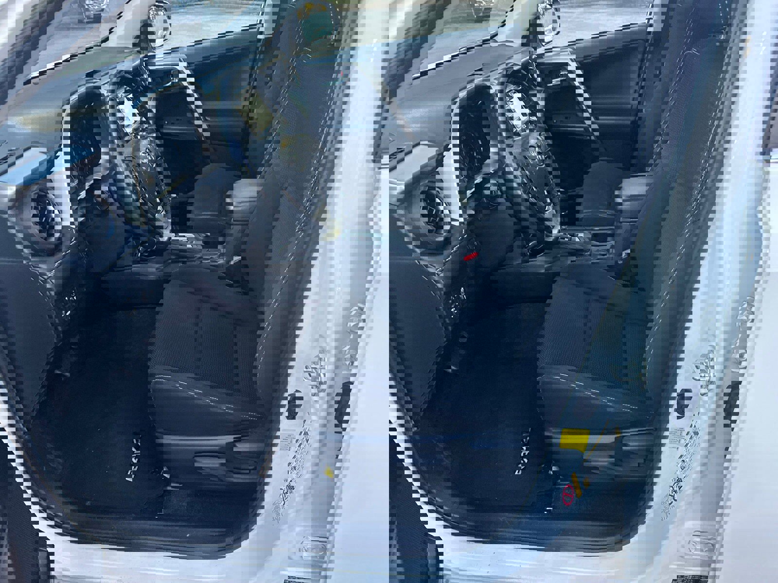 Used 2018 Toyota RAV4 XLE image 9