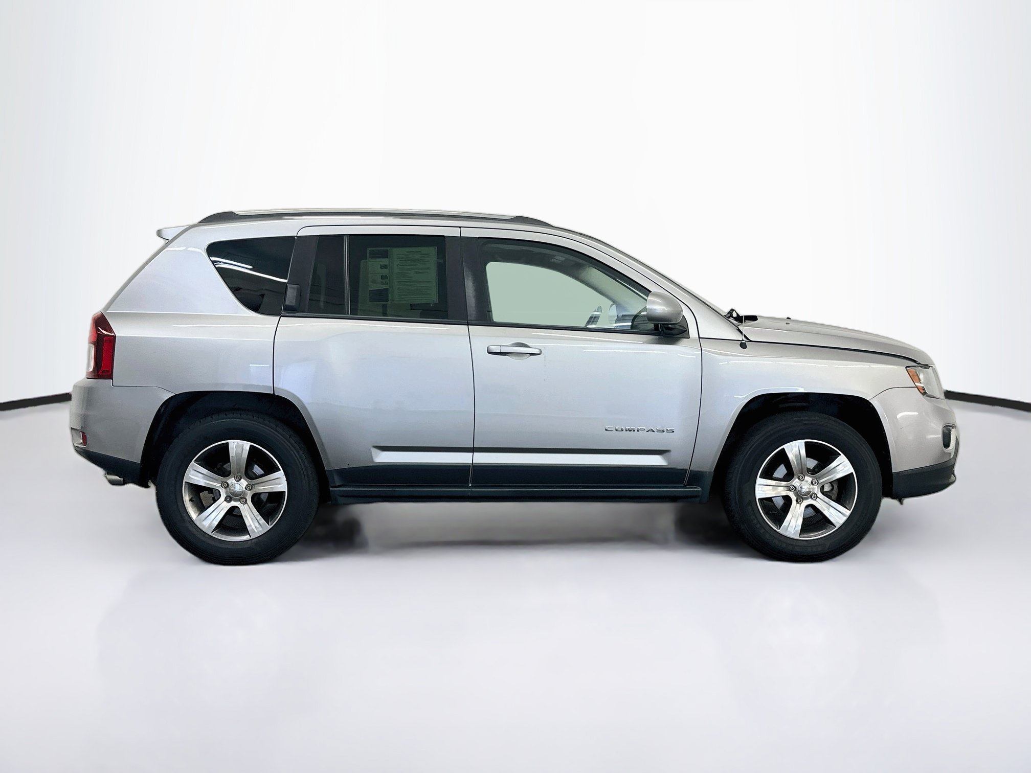 Used 2016 Jeep Compass High Altitude AWD/4WD image 10
