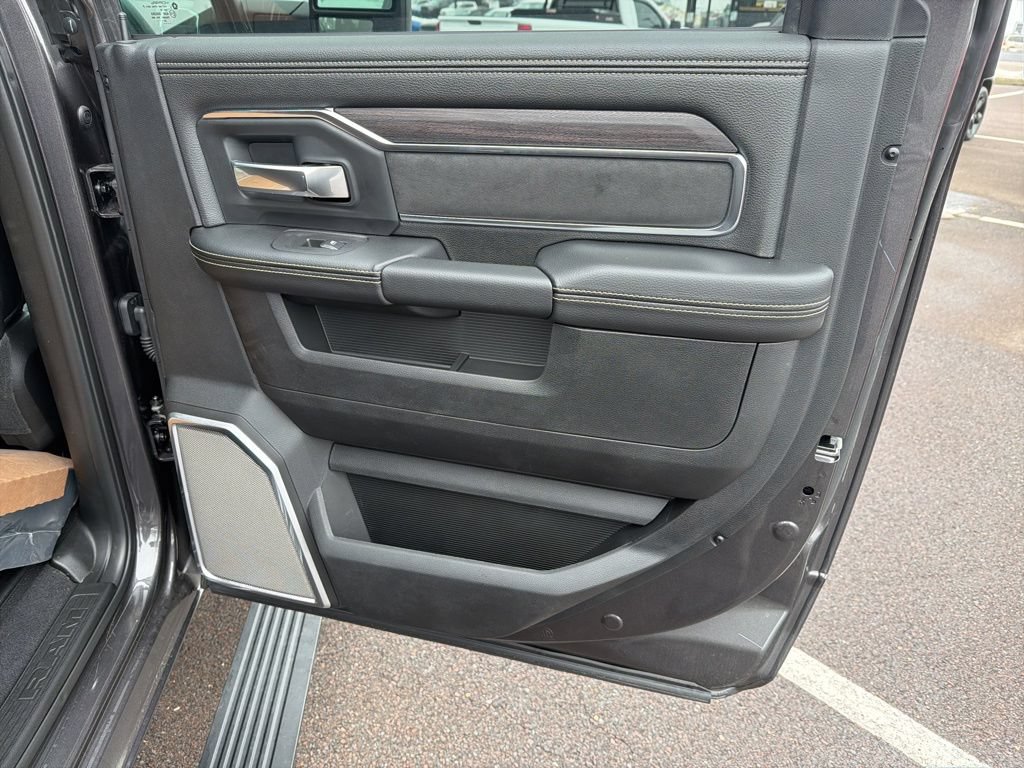 New 2026 RAM 2500 Laramie AWD/4WD image 8