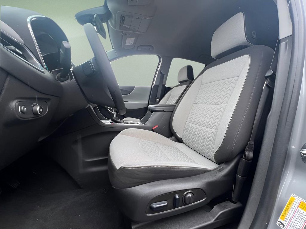Used 2023 Chevrolet Equinox LT w/ Driver Convenience Package image 10