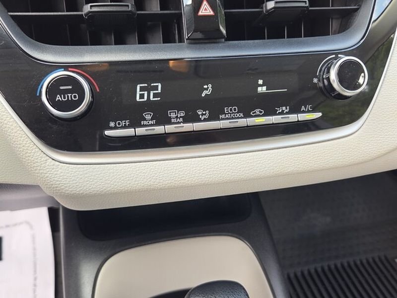 Used 2021 Toyota Corolla LE FWD image 21