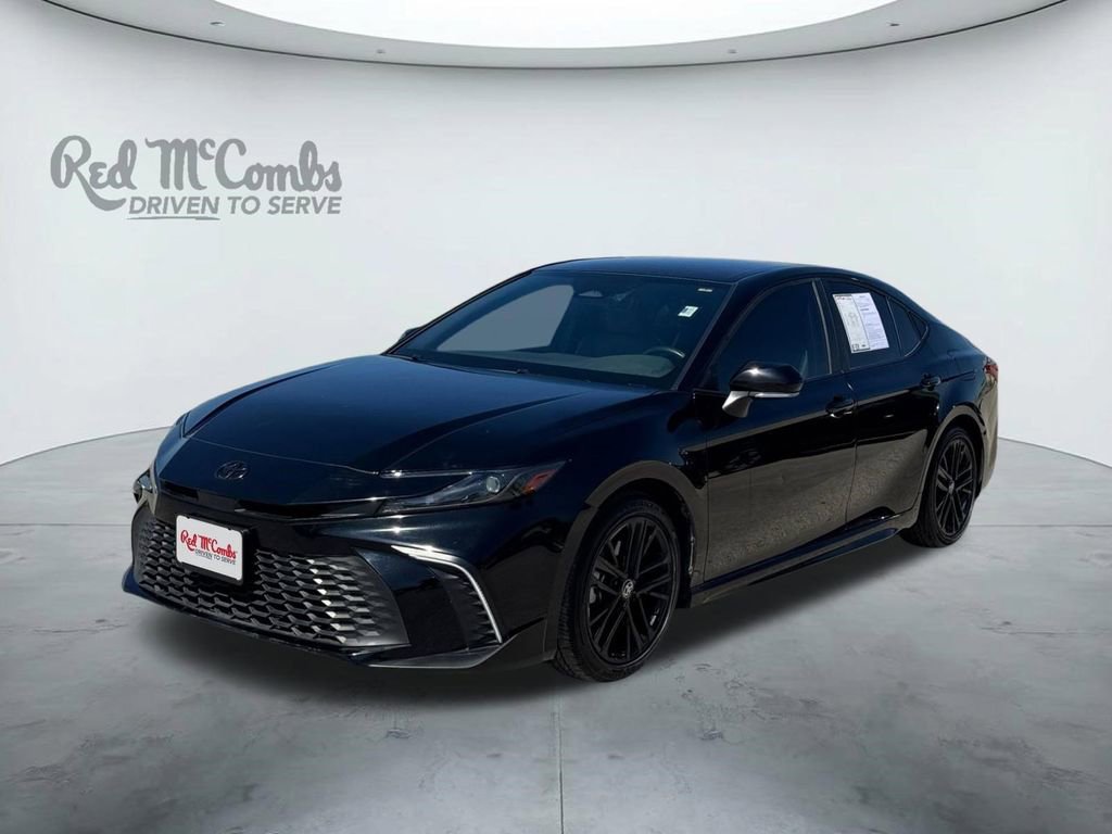 Used 2025 Toyota Camry SE image 1