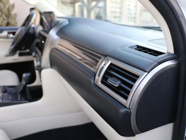 Used 2023 Lexus GX 460 Premium w/ Accessory Package image 11