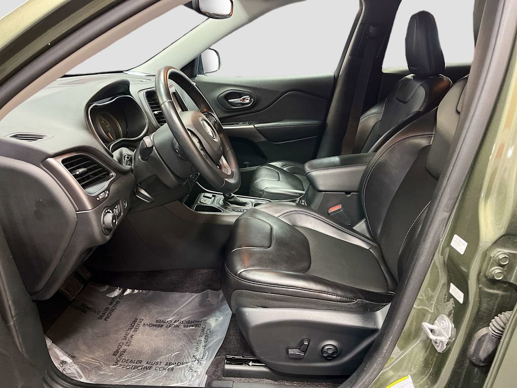 Used 2019 Jeep Cherokee Latitude Plus w/ Comfort/Convenience Group image 19