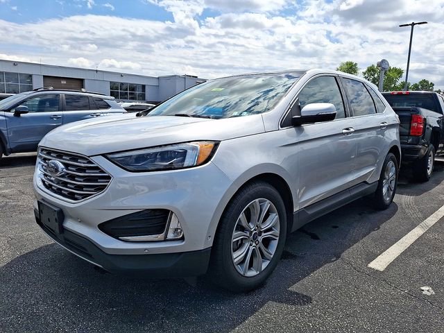 Used 2019 Ford Edge Titanium w/ Equipment Group 301A AWD/4WD image 3