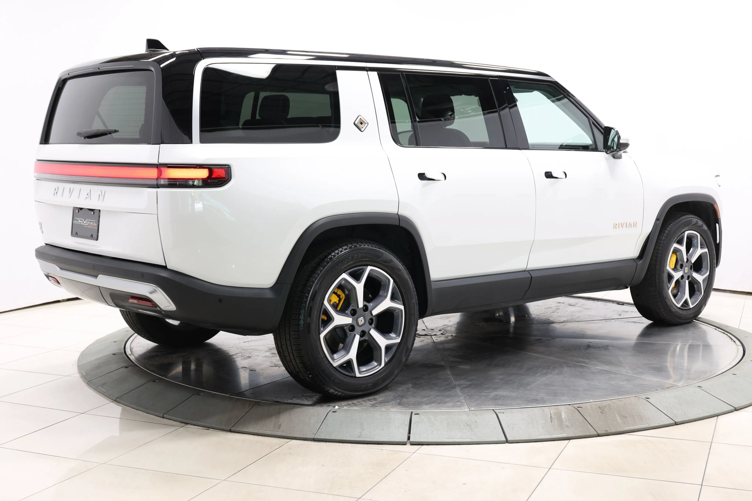 Used 2024 Rivian R1S Adventure Quad AWD/4WD image 77