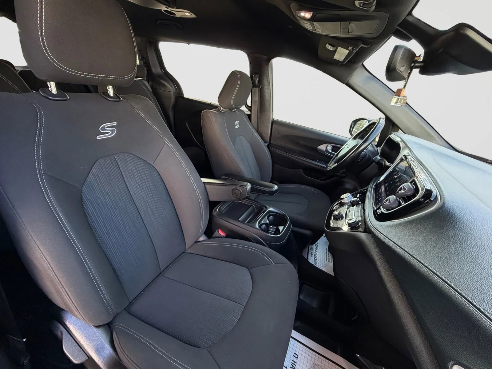 Used 2021 Chrysler Pacifica Touring w/ Cold Weather Group image 18