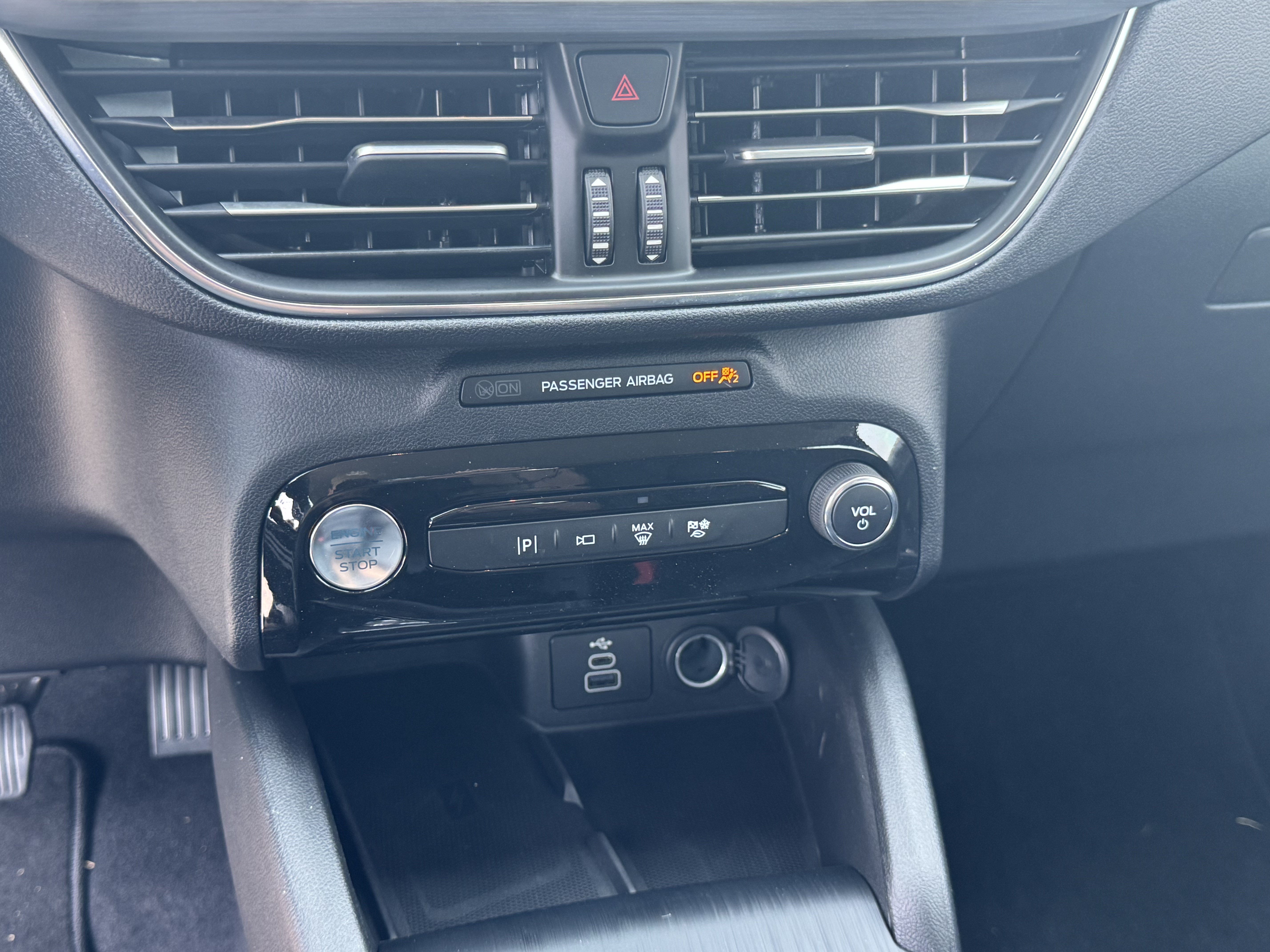 Used 2025 Ford Escape SE w/ PHEV Premium Package FWD image 36