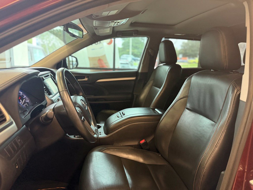 Used 2016 Toyota Highlander XLE AWD/4WD image 7