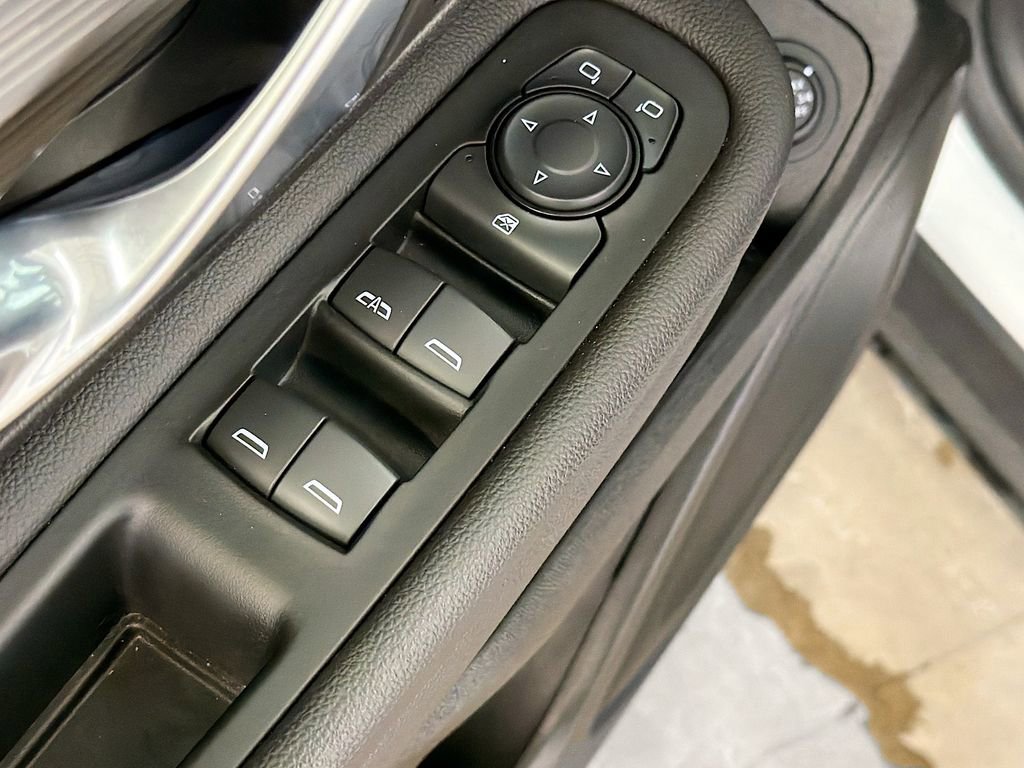 Used 2022 GMC Terrain SLE w/ Driver Convenience Package image 18