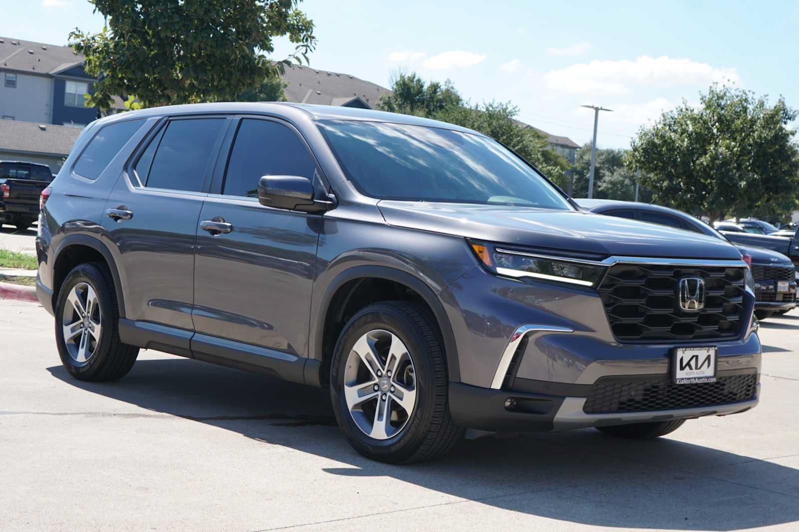 Used 2025 Honda Pilot EX-L image 6