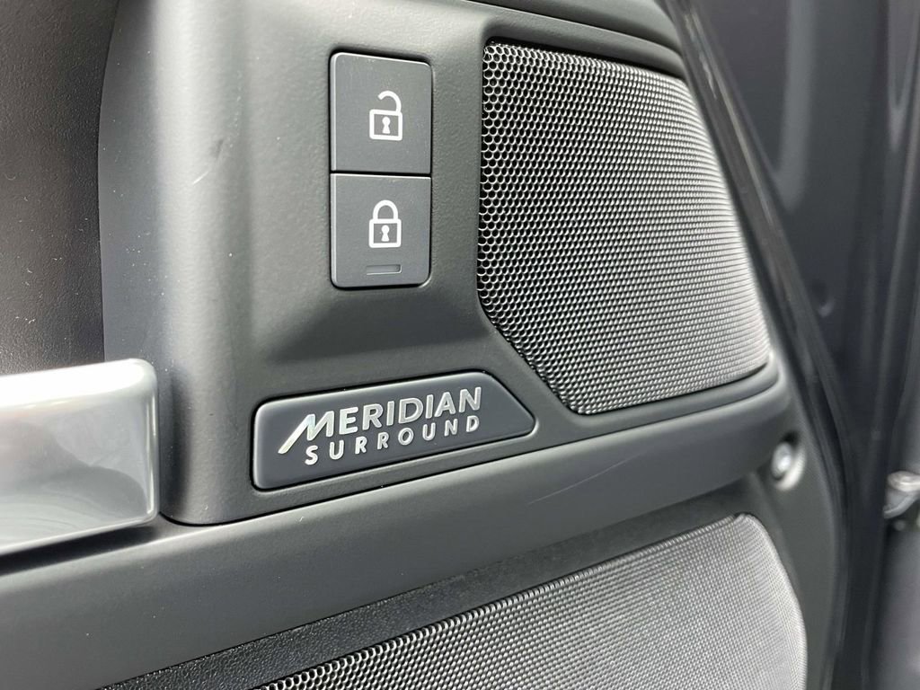 New 2026 Land Rover Defender 130 X-Dynamic SE AWD/4WD image 36