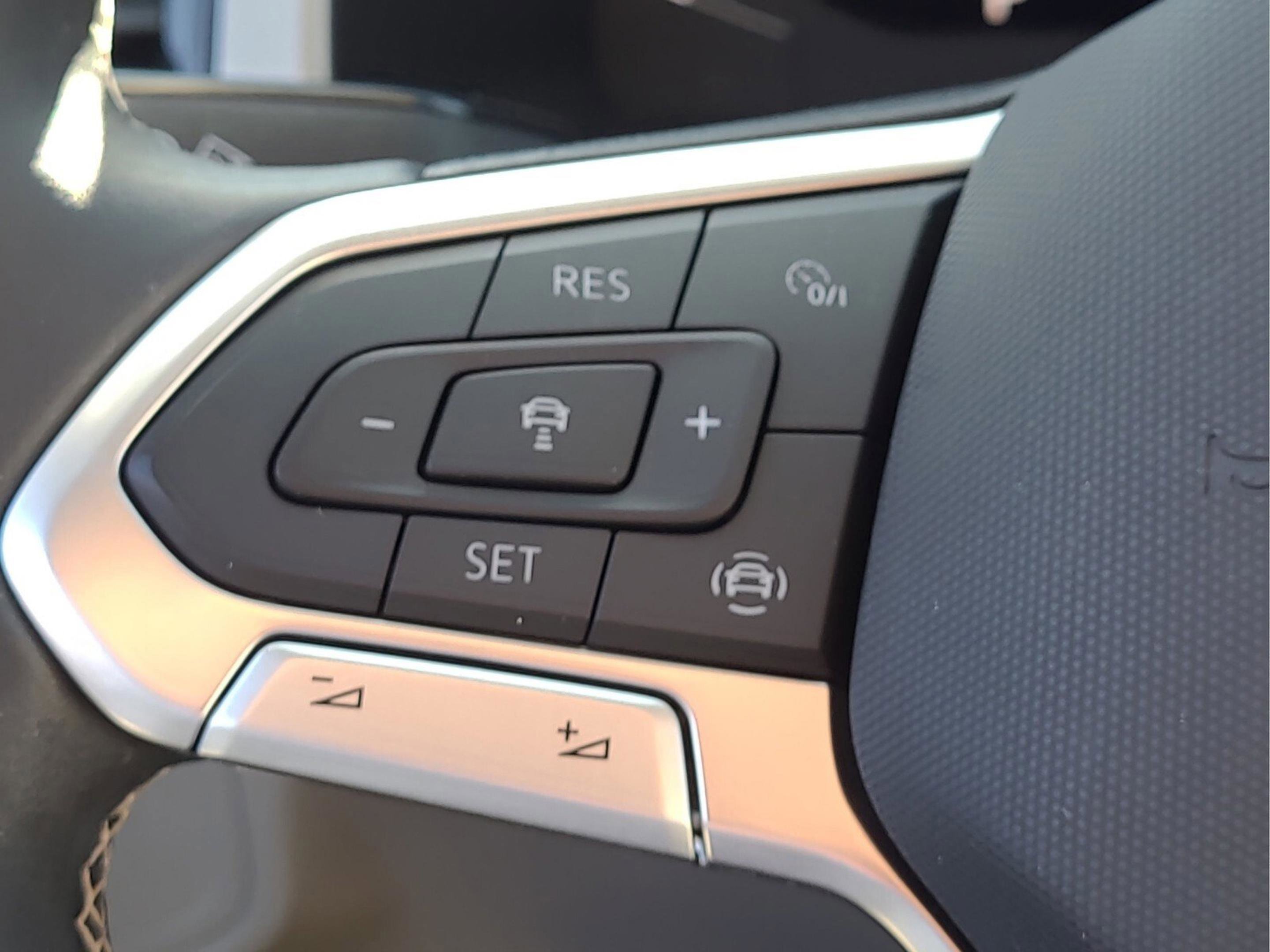 Used 2023 Volkswagen Atlas SE image 23