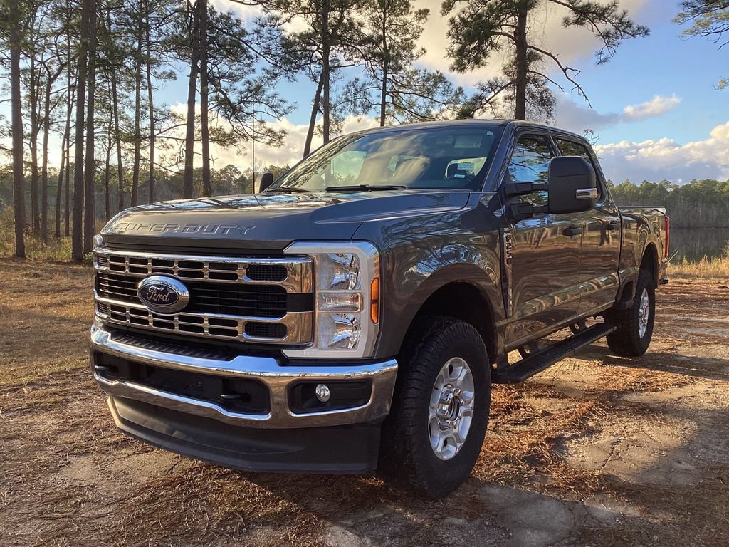 Used 2025 Ford F250 XLT w/ FX4 Off-Road Package AWD/4WD video 1