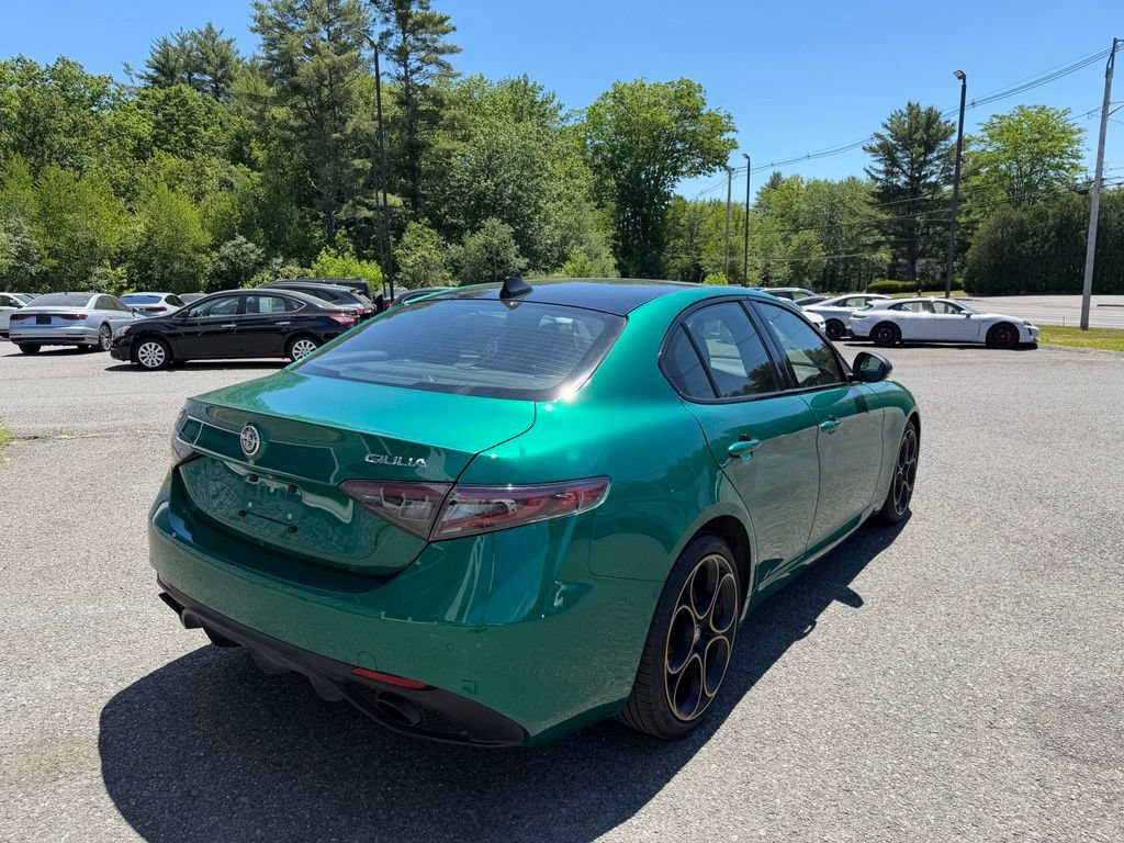 Used 2025 Alfa Romeo Giulia AWD w/ Driving Assist Package image 7