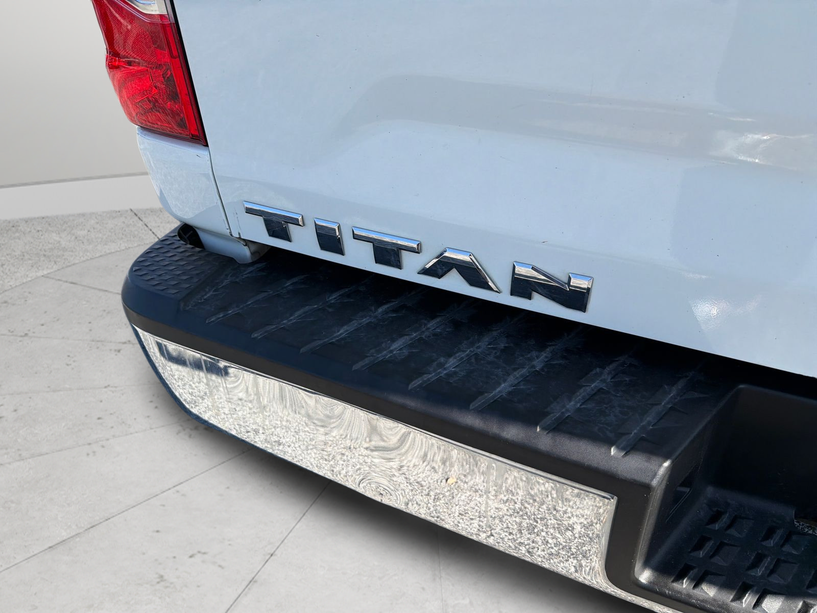 Used 2017 Nissan Titan SV RWD image 33