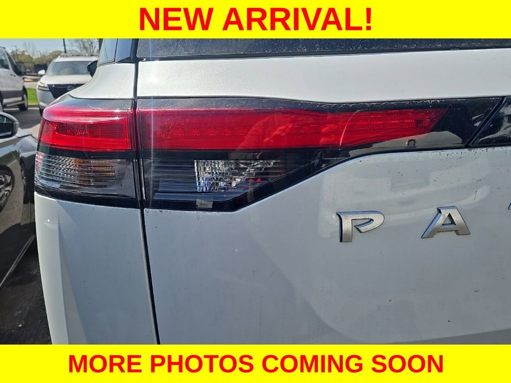Used 2025 Nissan Pathfinder SL AWD/4WD image 11