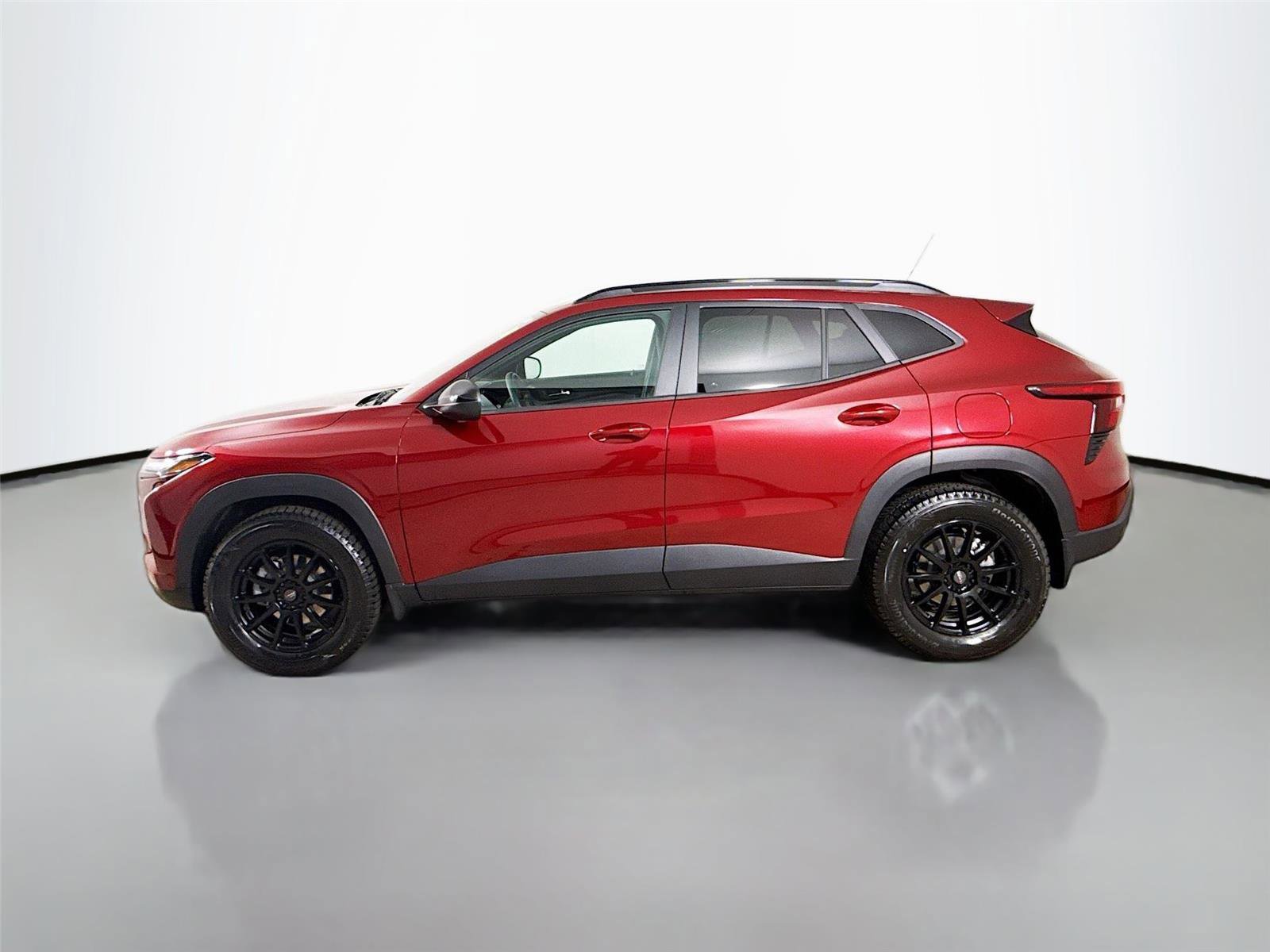 Used 2025 Chevrolet Trax RS w/ Sunroof Package FWD image 8