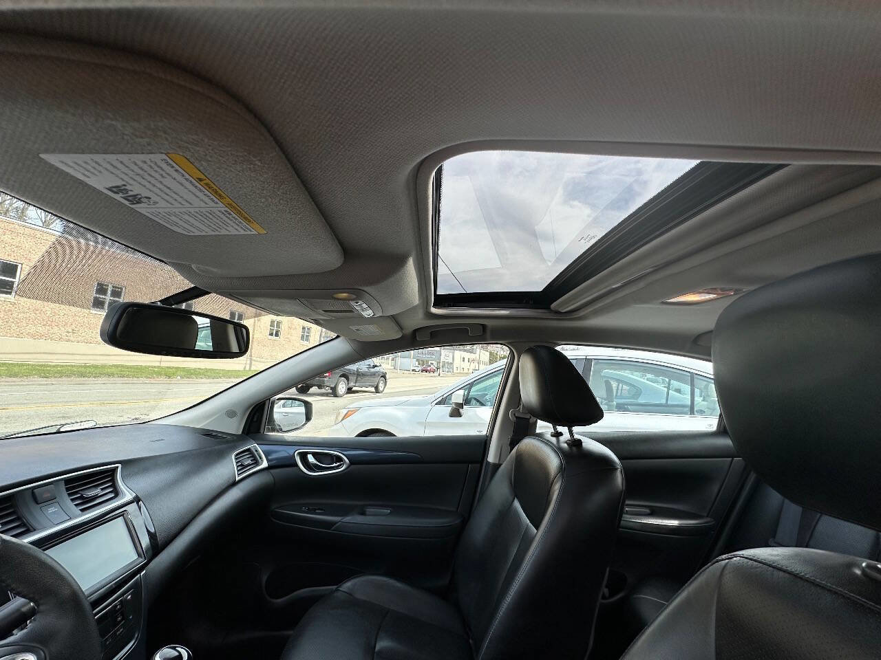 Used 2019 Nissan Sentra SR w/ Premium Package (SR) image 15