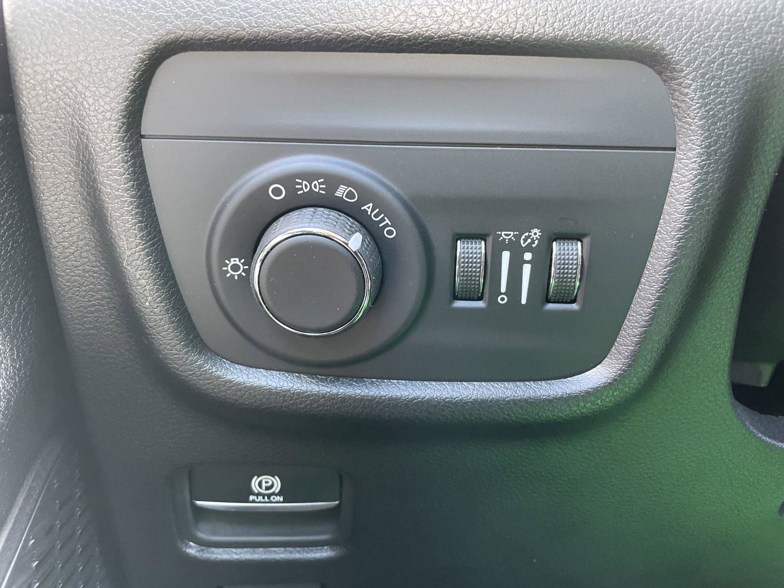 Certified 2025 Jeep Grand Cherokee Laredo X w/ Trailer Tow Package image 31